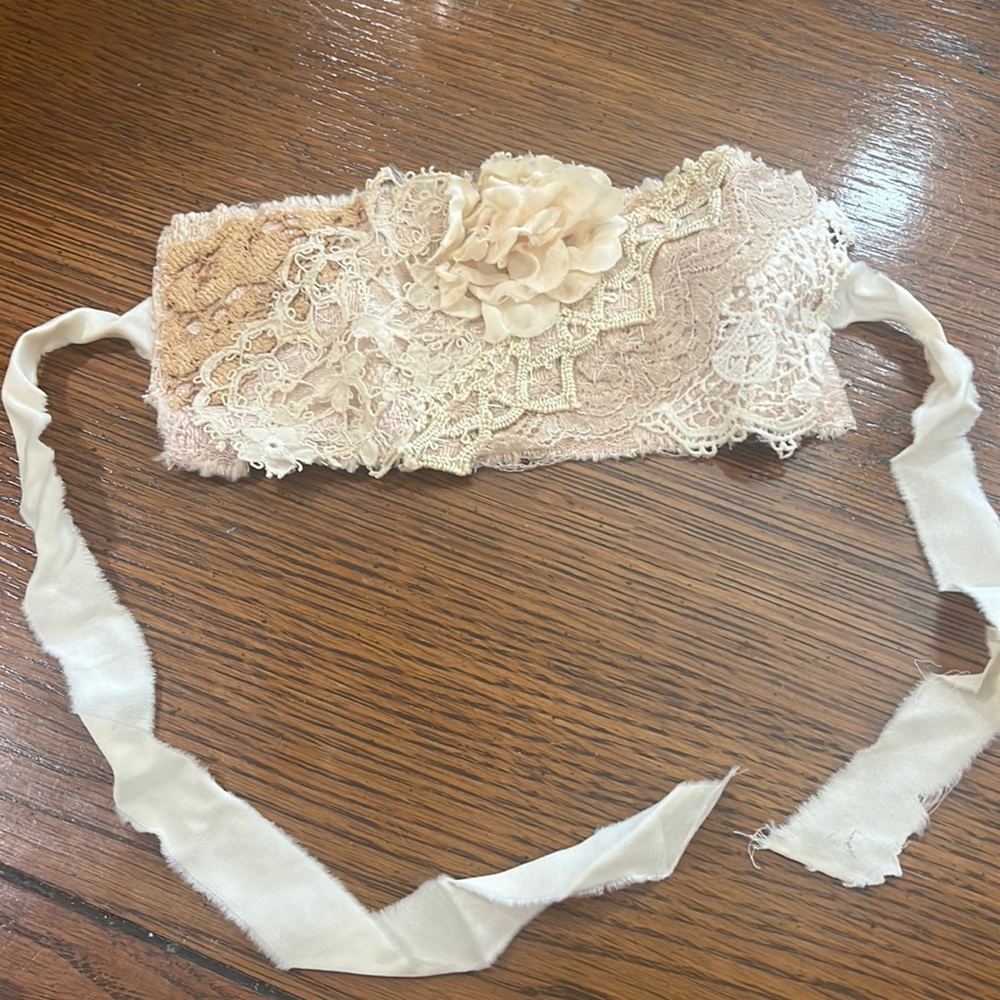 Victorian wristlet